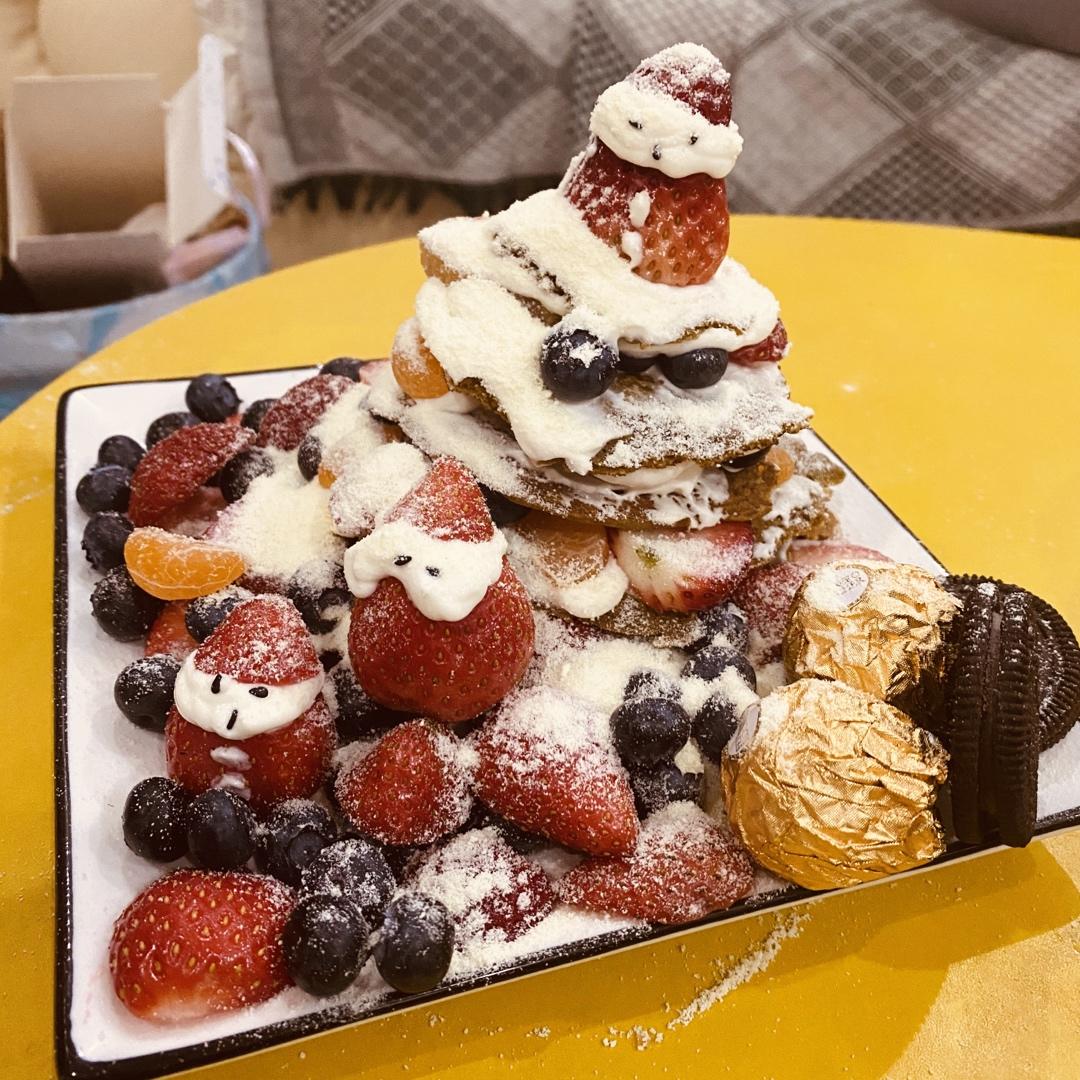 圣诞树水果松饼塔