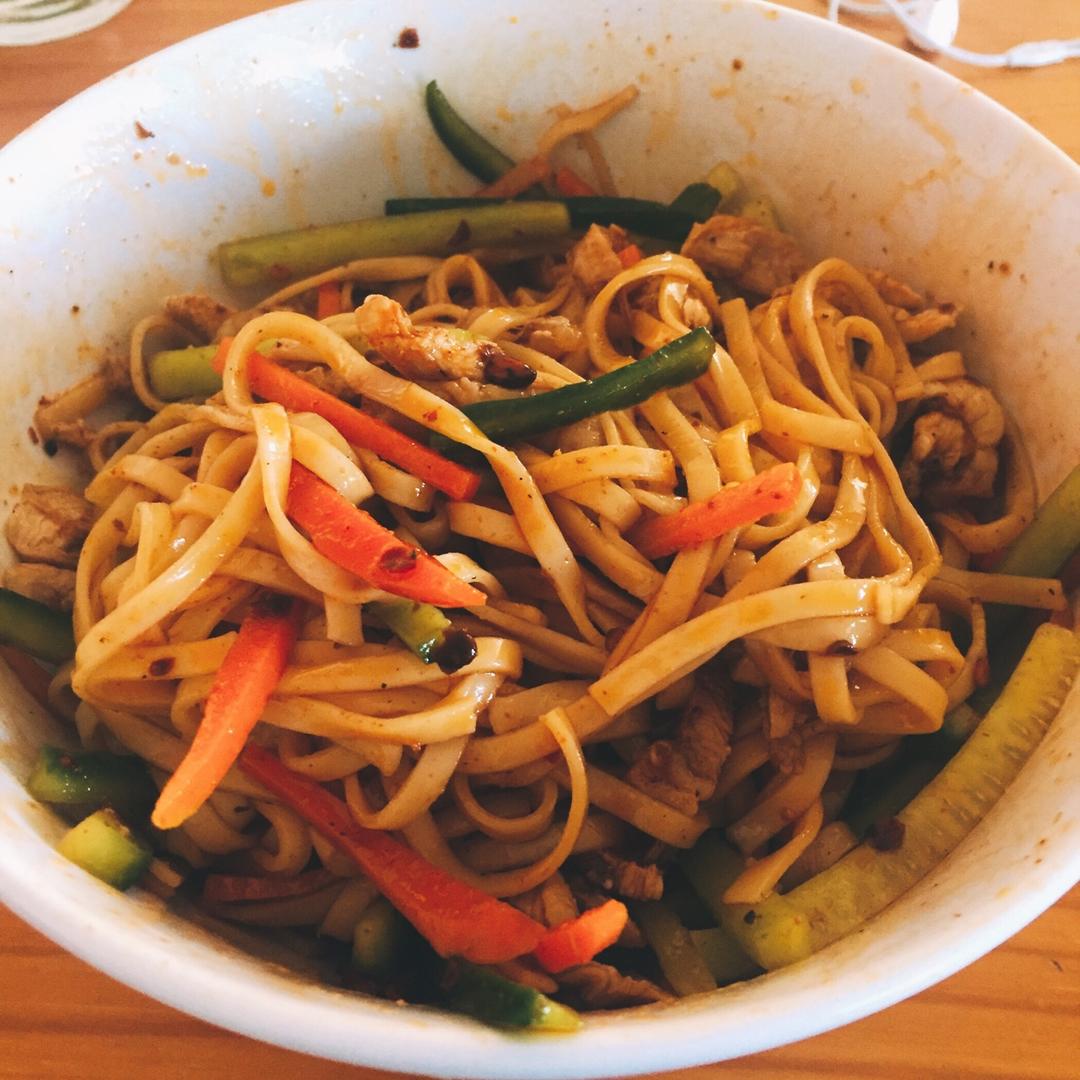 【椒麻鸡丝凉面】