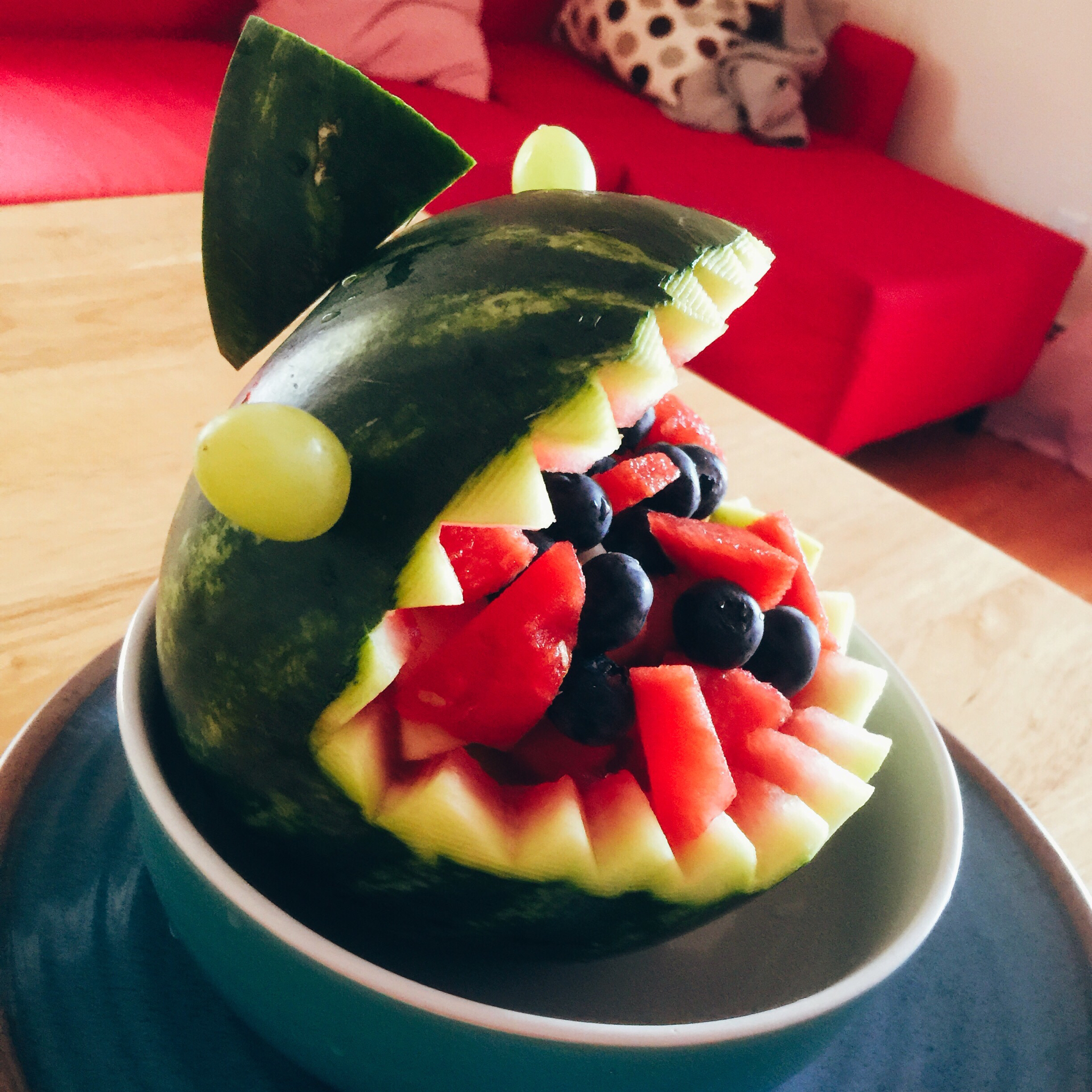 超级酷炫的鲨鱼西瓜雕