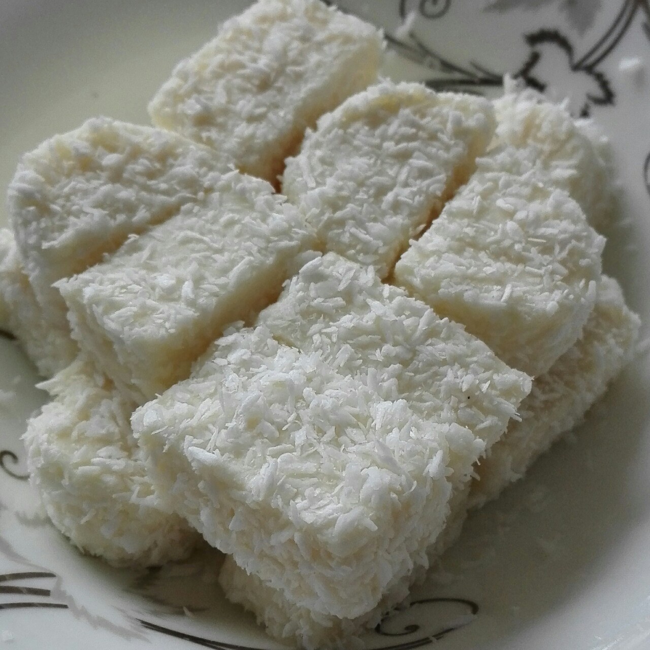 完胜85度C牛奶椰丝小方