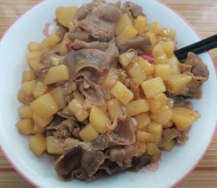 好吃到舔碗底的土豆肥牛拌饭