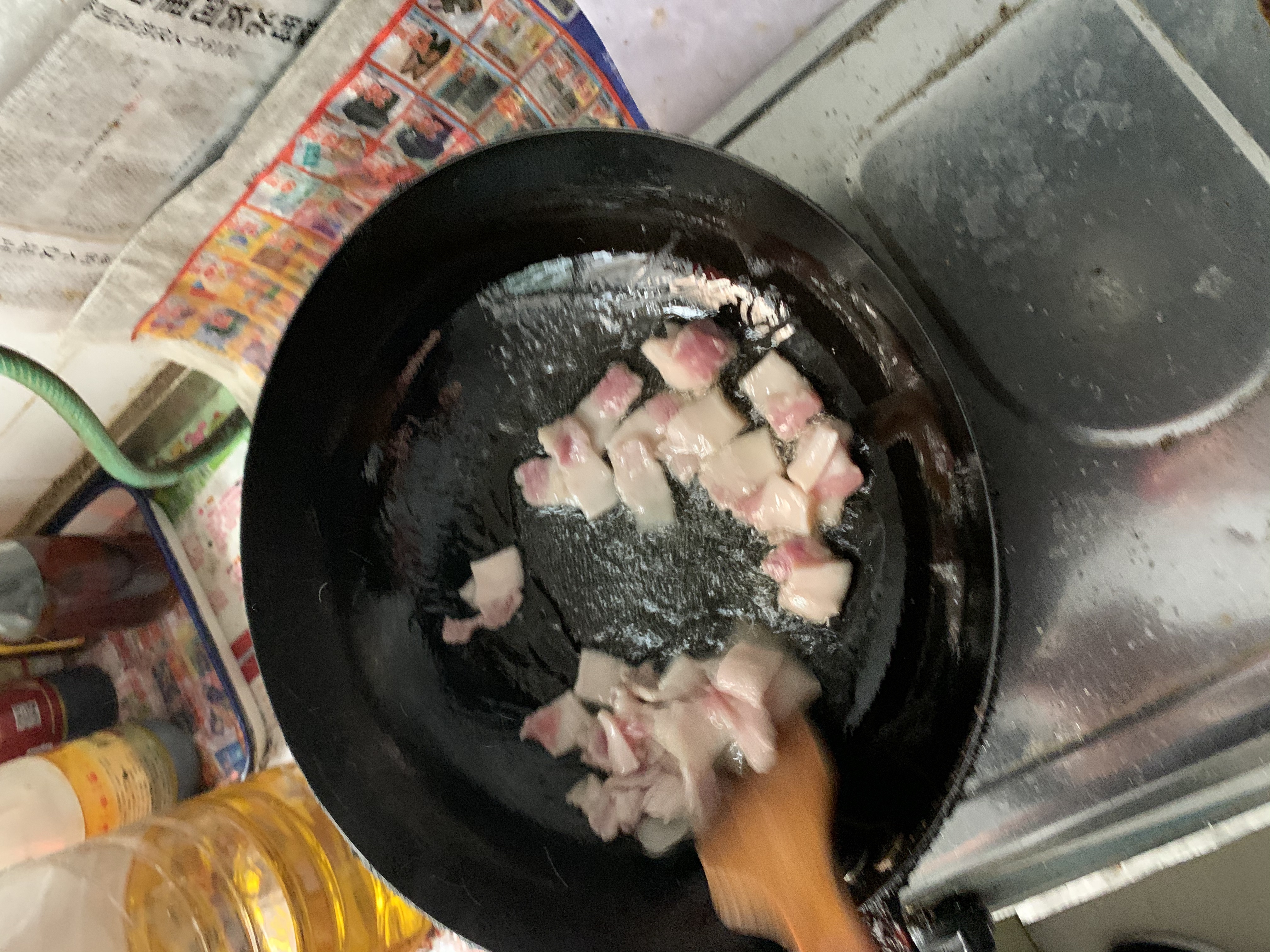 家常普通简单随意蘑菇炒肉的做法 步骤2