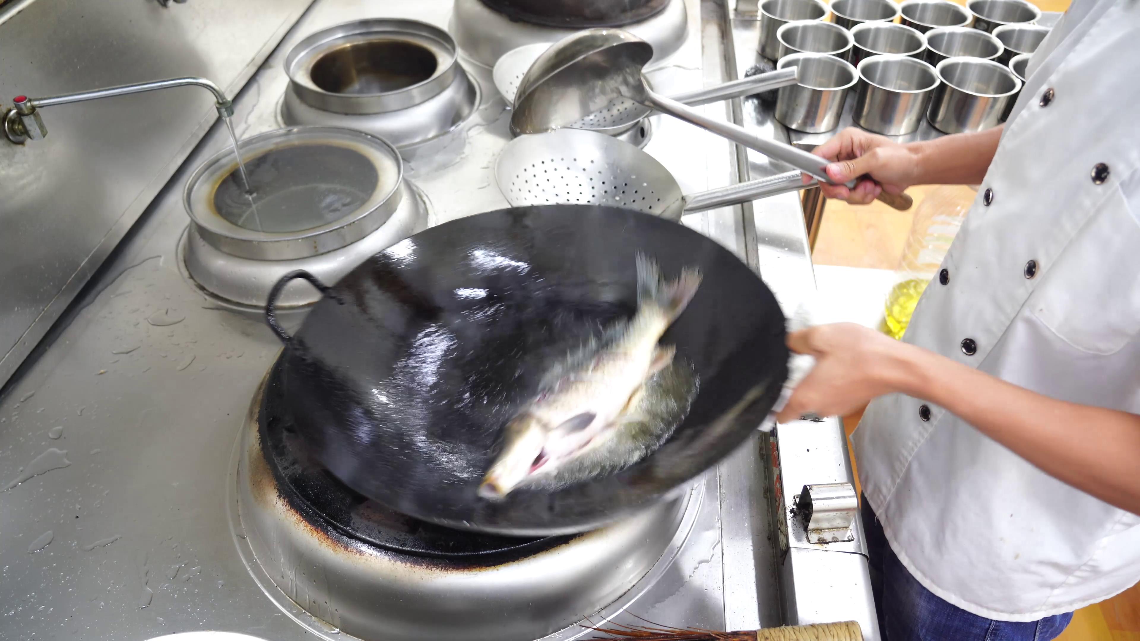 厨师长教你：“红烧鲤鱼”的家常做法（不辣），味道很赞先收藏了的做法