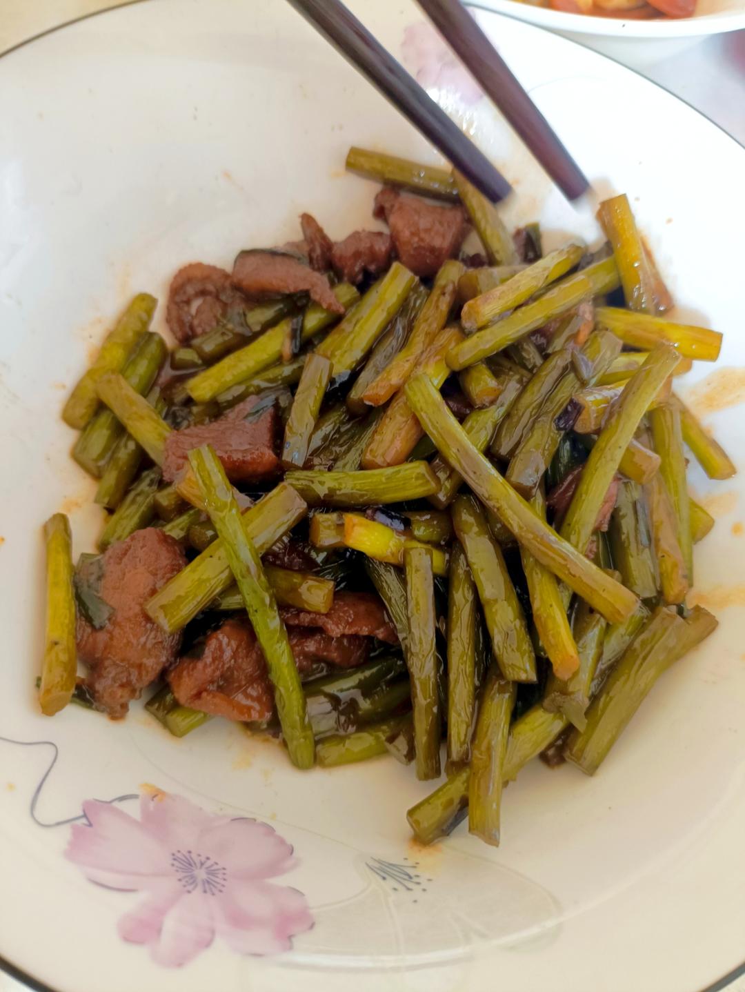 简单易做的下饭菜－蒜苔炒肉