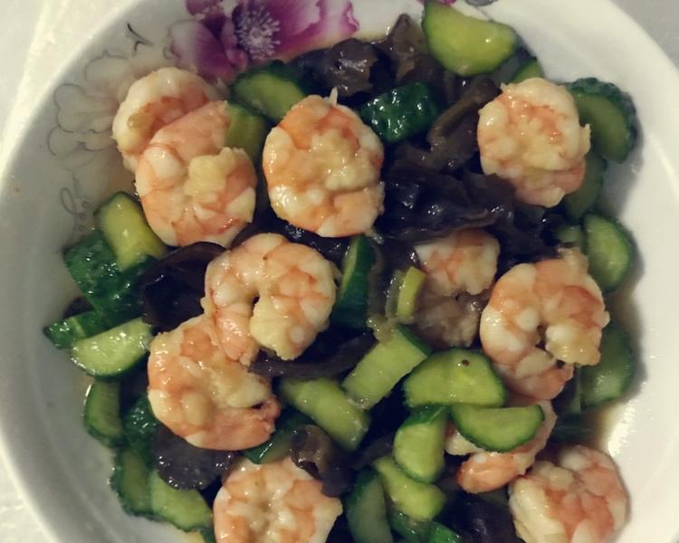 黄瓜木耳炒虾仁的做法