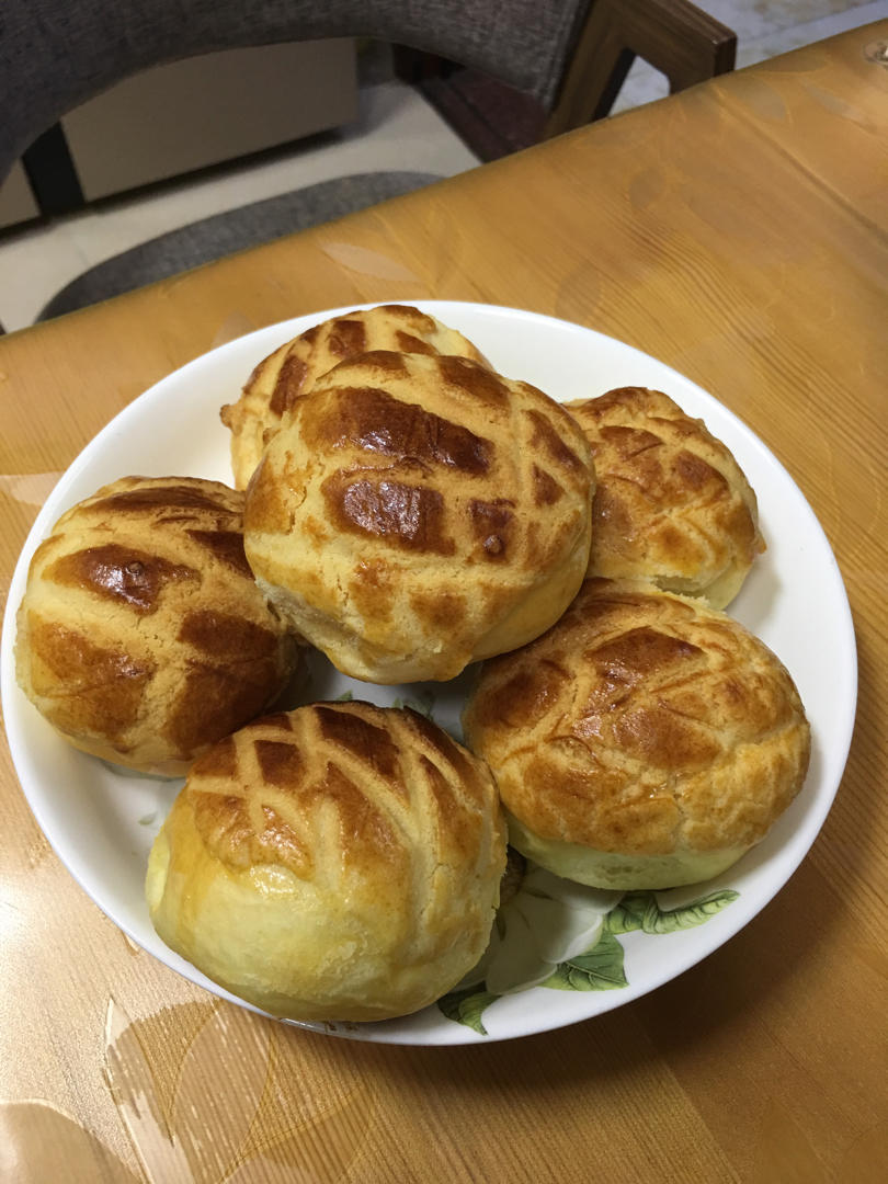 好吃到炸裂的港式菠萝包（附带制作酥皮的小视频）