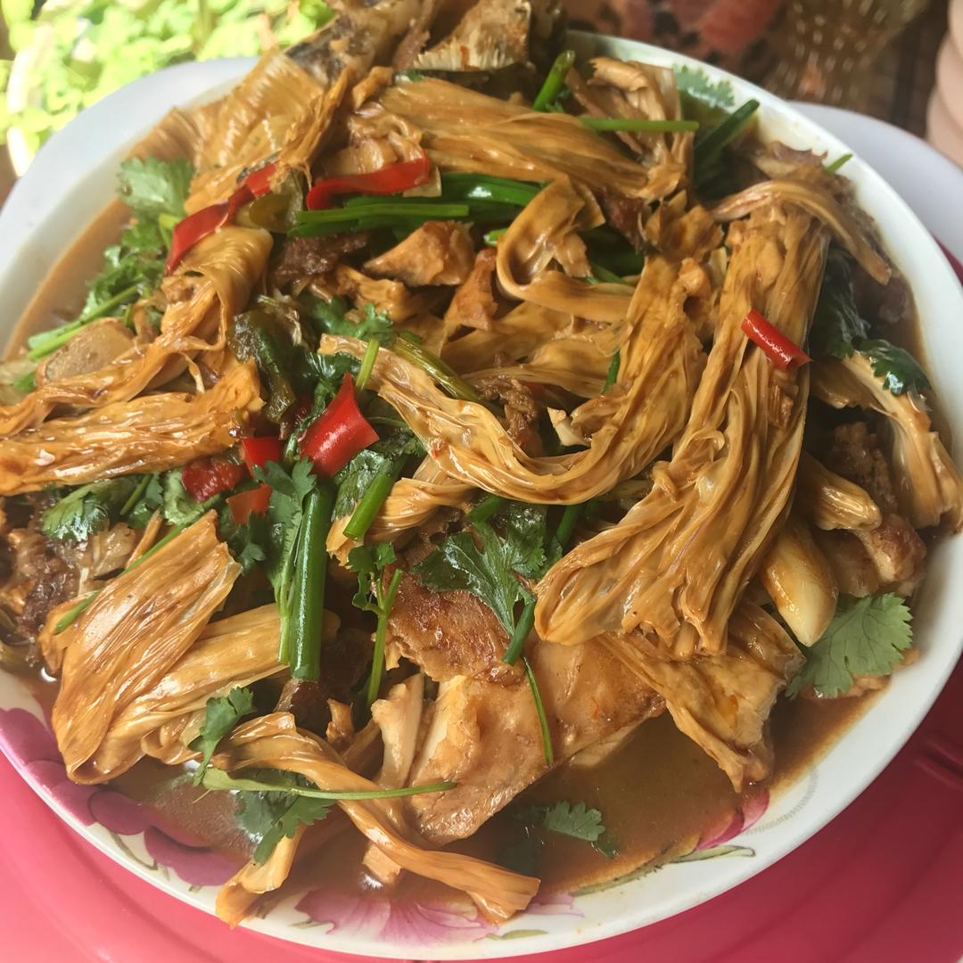 鲜腐竹烧鲤鱼