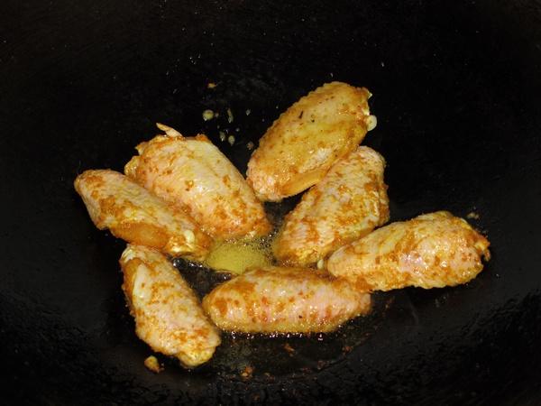 黄姜鸡翅饭的做法 步骤5
