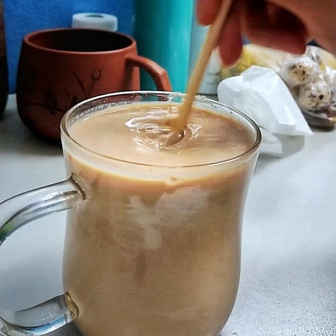 丝袜奶茶（超简单！！好喝易行的办公室饮品！！！）的做法