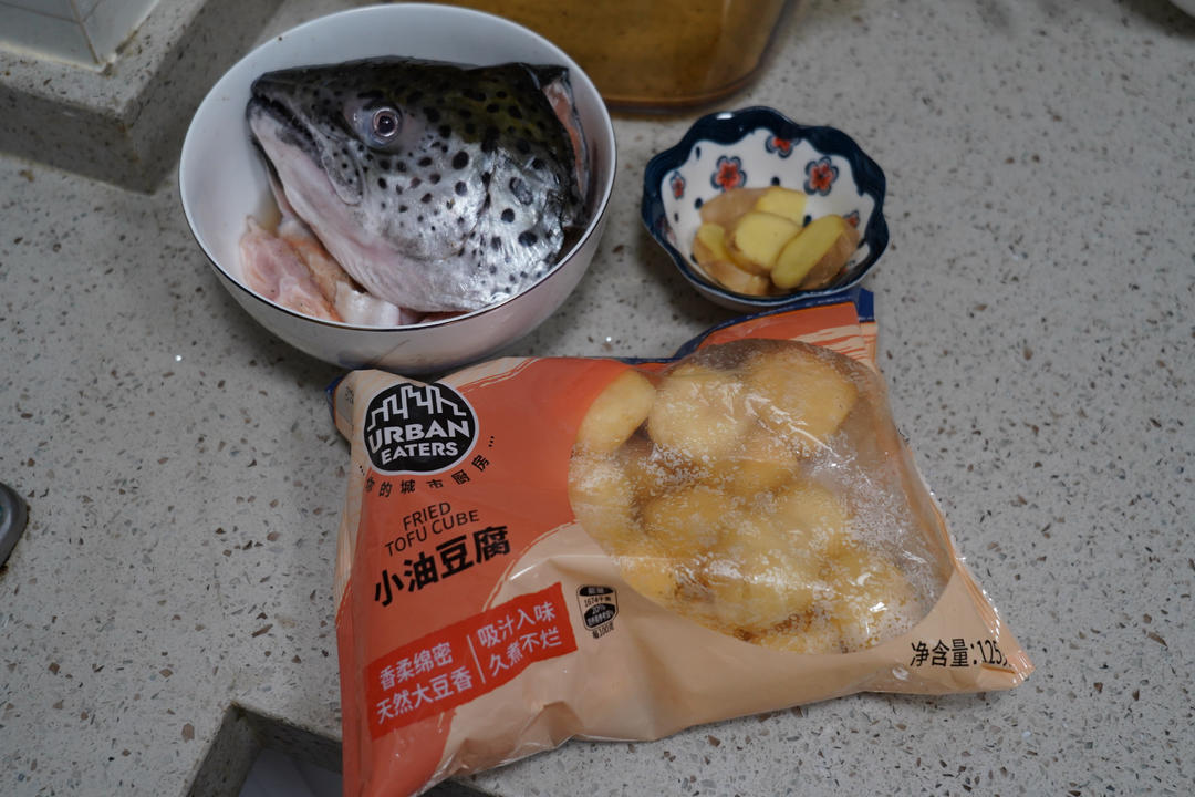 贫穷料理-三文鱼头汤