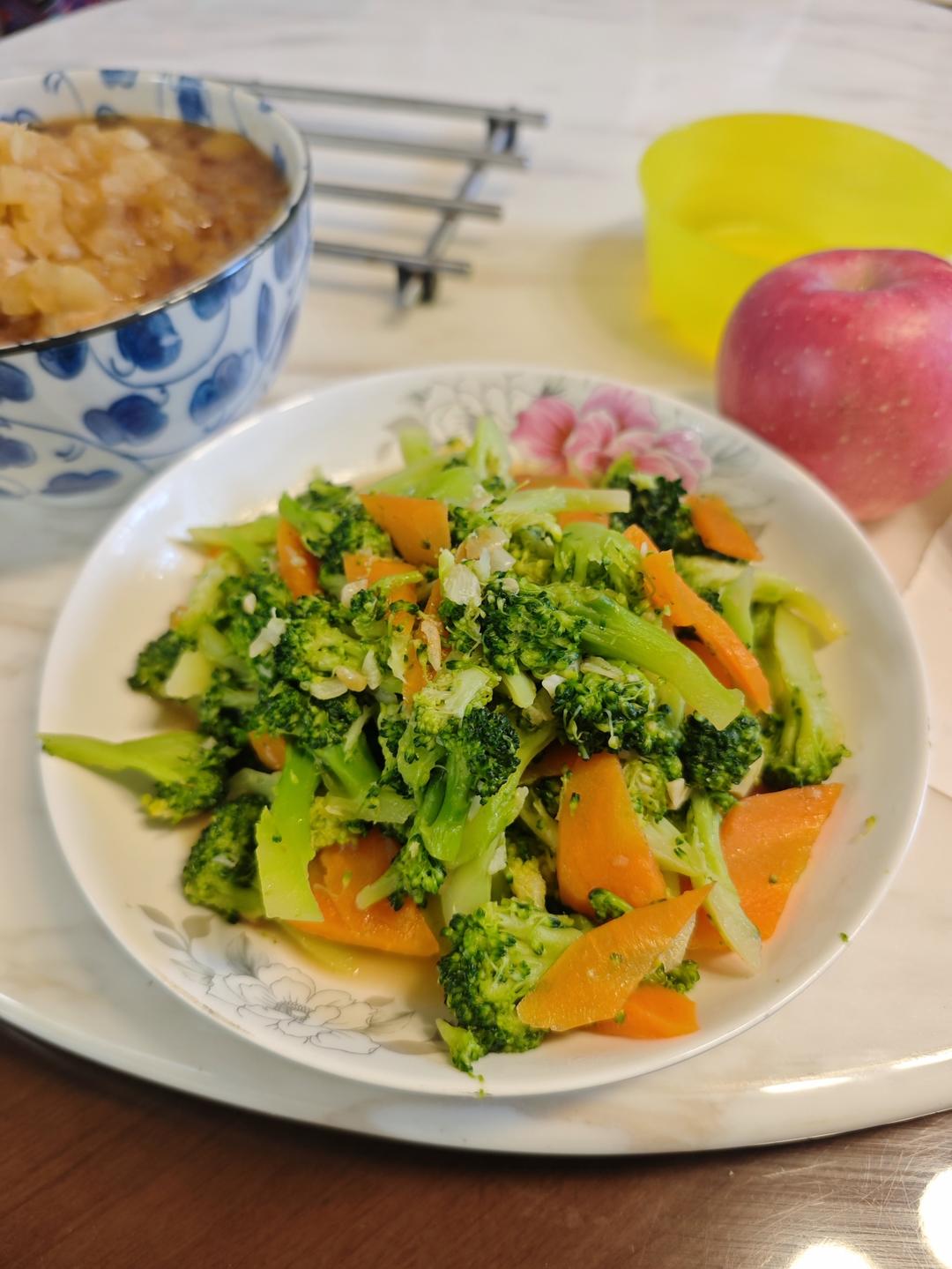 西蓝花炒胡萝卜清爽型～