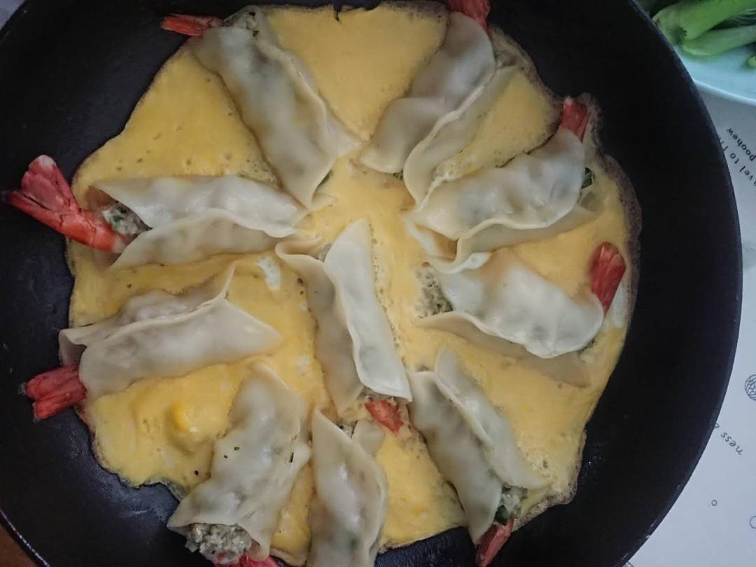 整只大虾抱蛋煎饺
