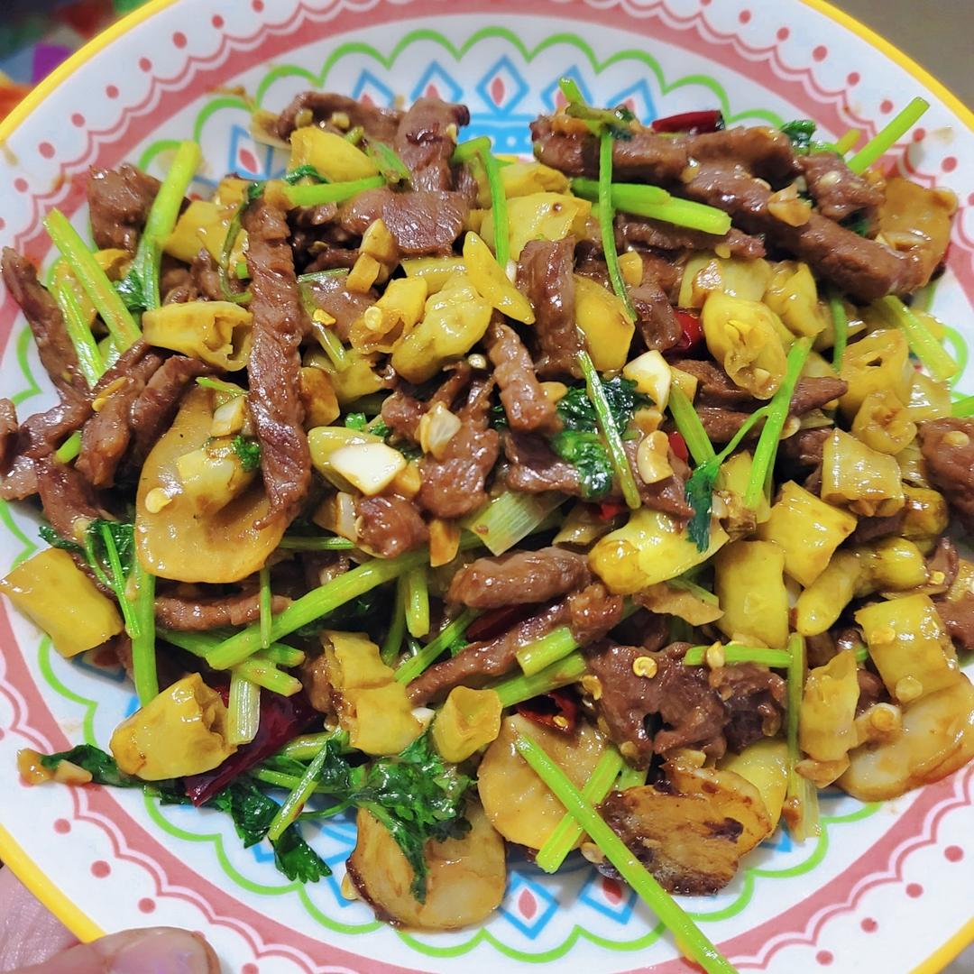 小炒黄牛肉，肉嫩味香！太好吃了简直是米饭杀手！