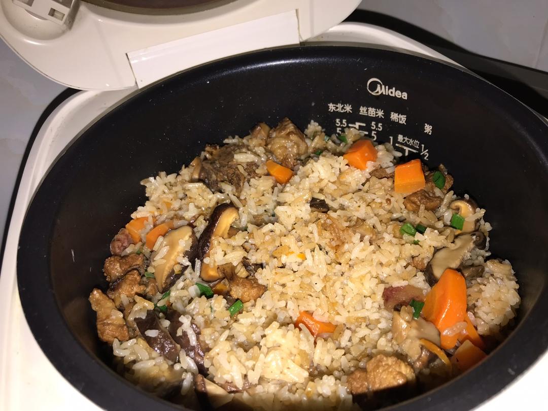 排骨腊肠闷饭