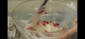 【搬运】Cookingtree草莓抹茶毛巾卷的做法 步骤37