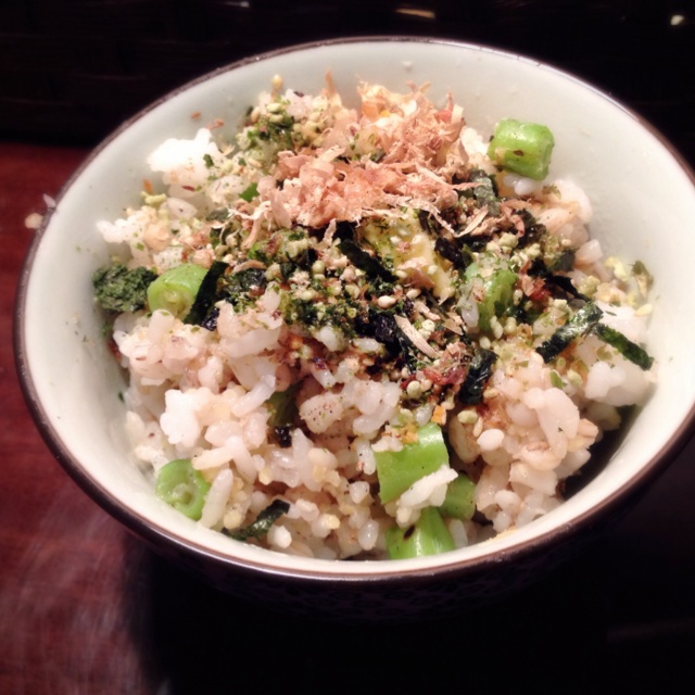 食脸兽次麻做的黄油香松拌饭