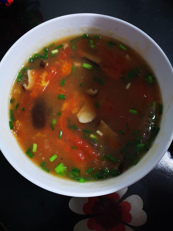 有肉感的蘑菇番茄汤