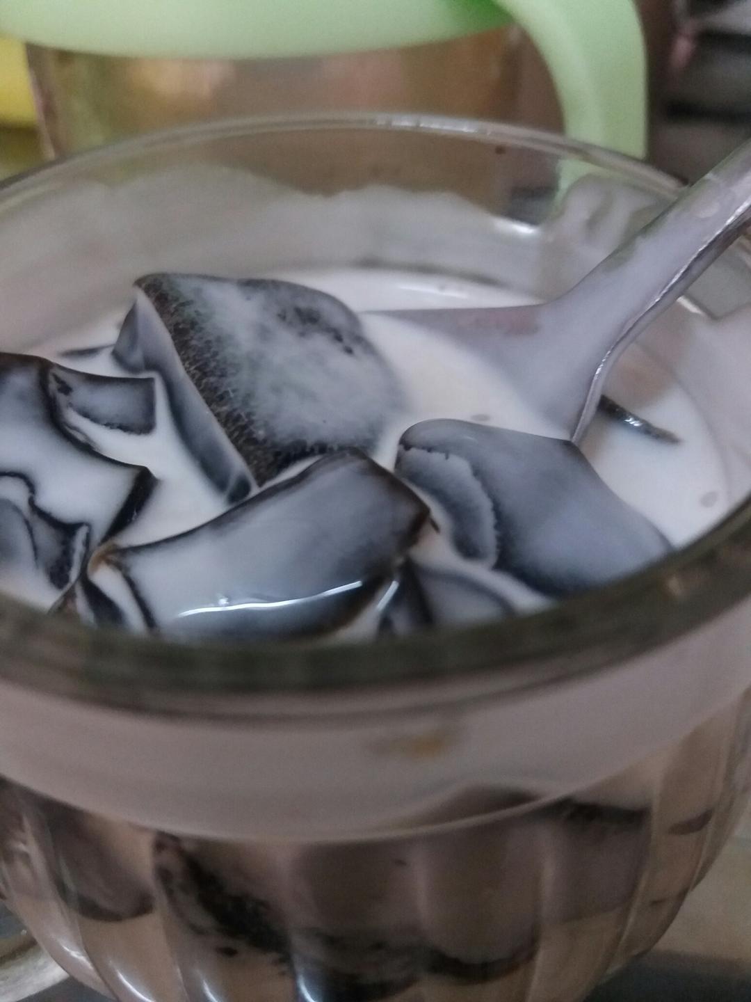 江门黑凉粉