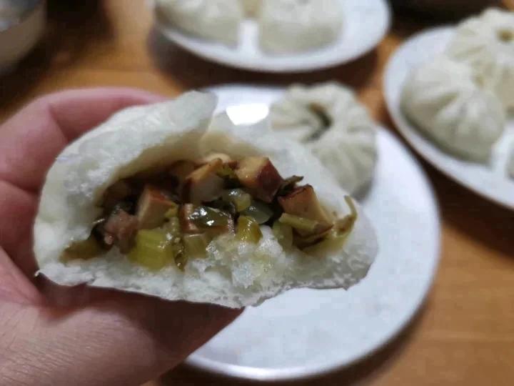 咸菜香菇肉包
