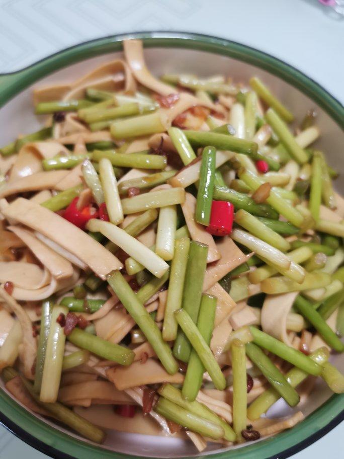 蒜苔豆皮炒肉丝