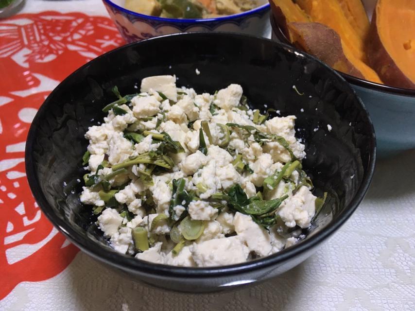 舌尖上的春天之香椿芽拌豆腐