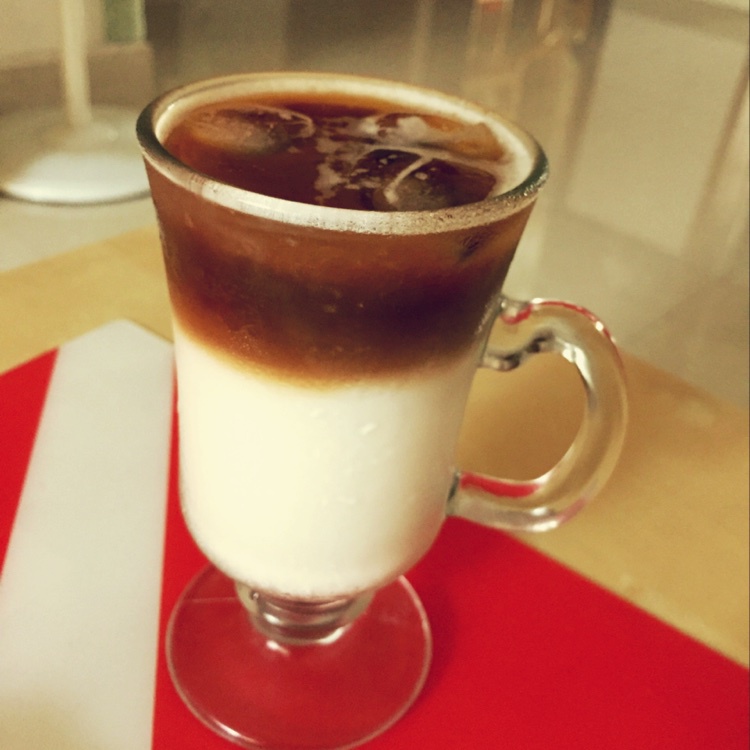 虫虫英雄做的冰拿铁咖啡