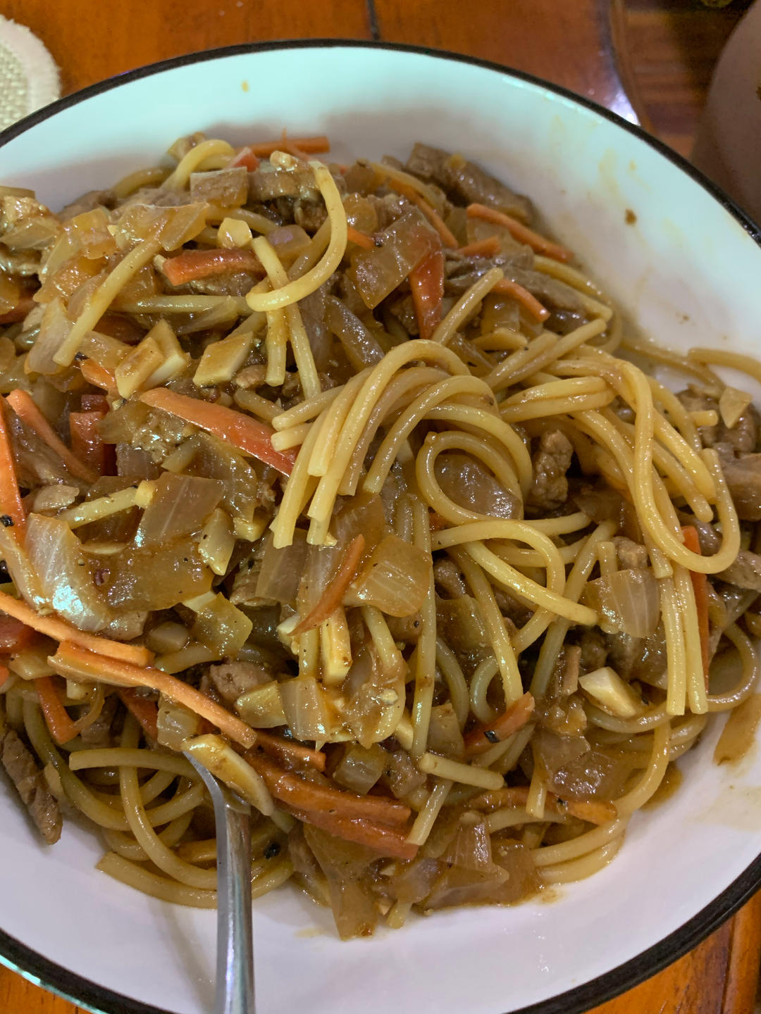 西餐厅的黑椒牛柳意面（附秘制黑椒汁做法）