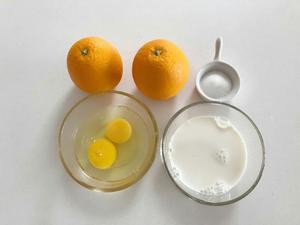 宝宝辅食：鲜橙牛奶蒸蛋—滑嫩Q润，橙香十足，做两个才够吃哦！8M+的做法 步骤1
