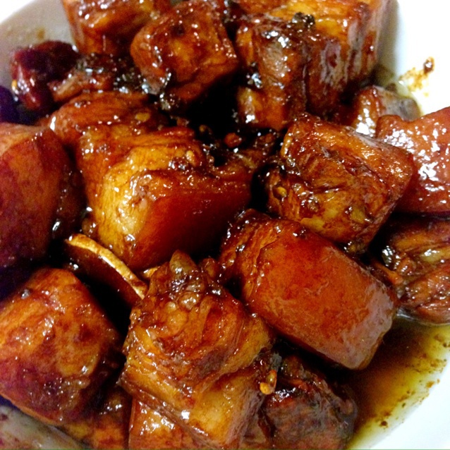 吃着碗里望着锅里的红烧肉