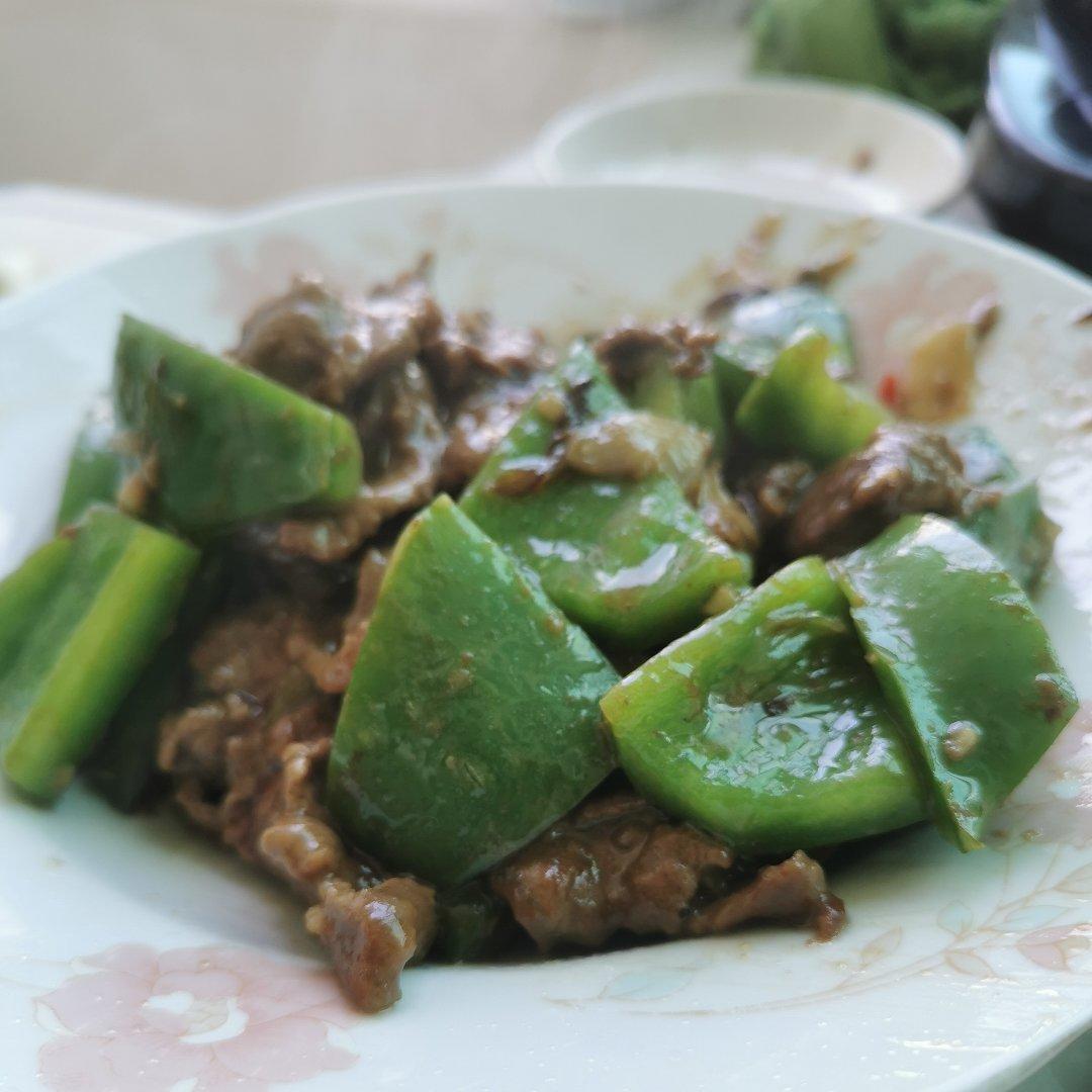蚝油牛肉炒青椒