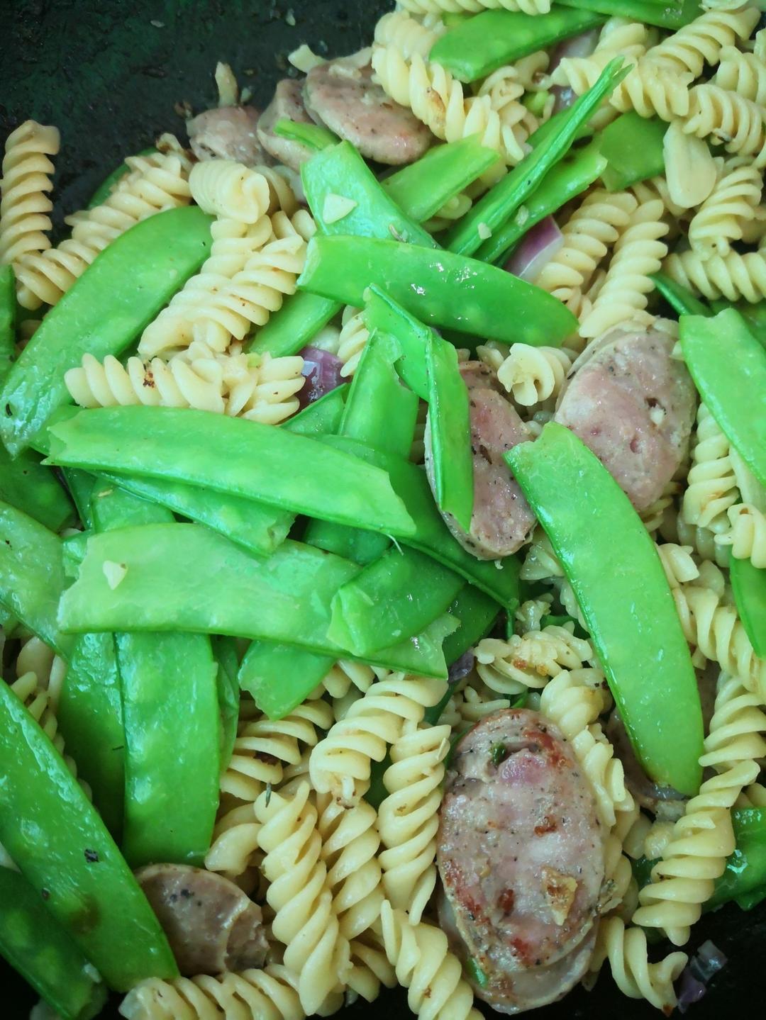 荷兰豆香肠意面