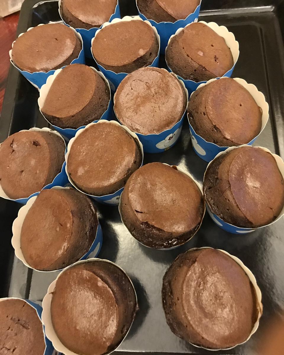 消耗巧克力酱的巧克力麦芬！不需要牛奶