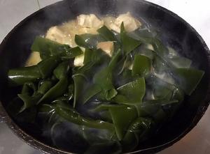 红烧肉炖海带鹌鹑蛋的做法 步骤7
