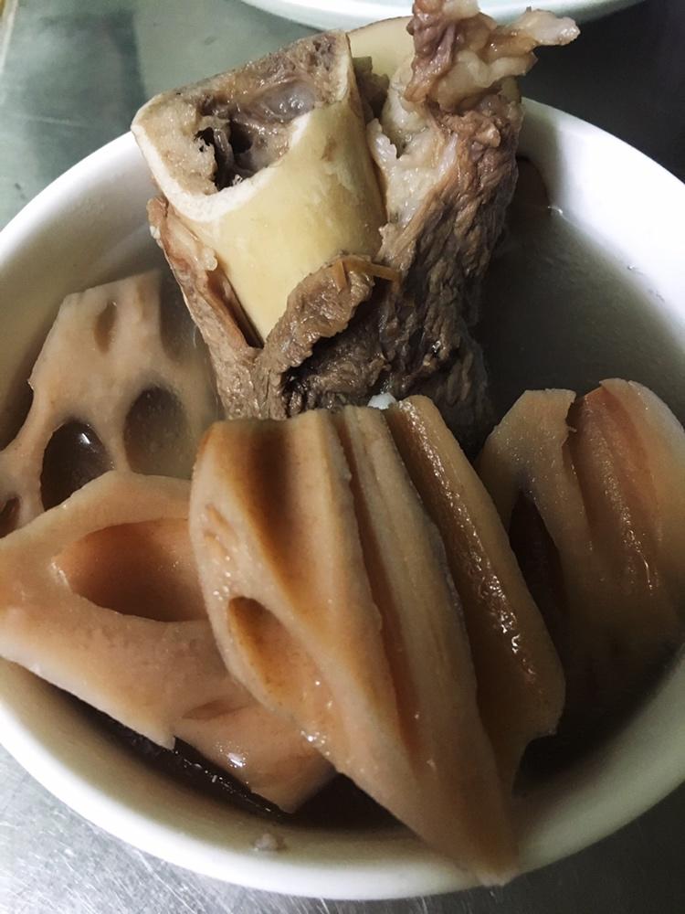 广式莲藕骨头汤