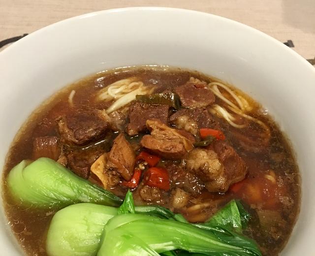 辣卤牛肉面的做法