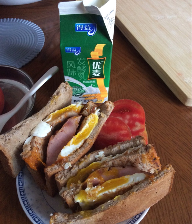 火腿芝士三明治