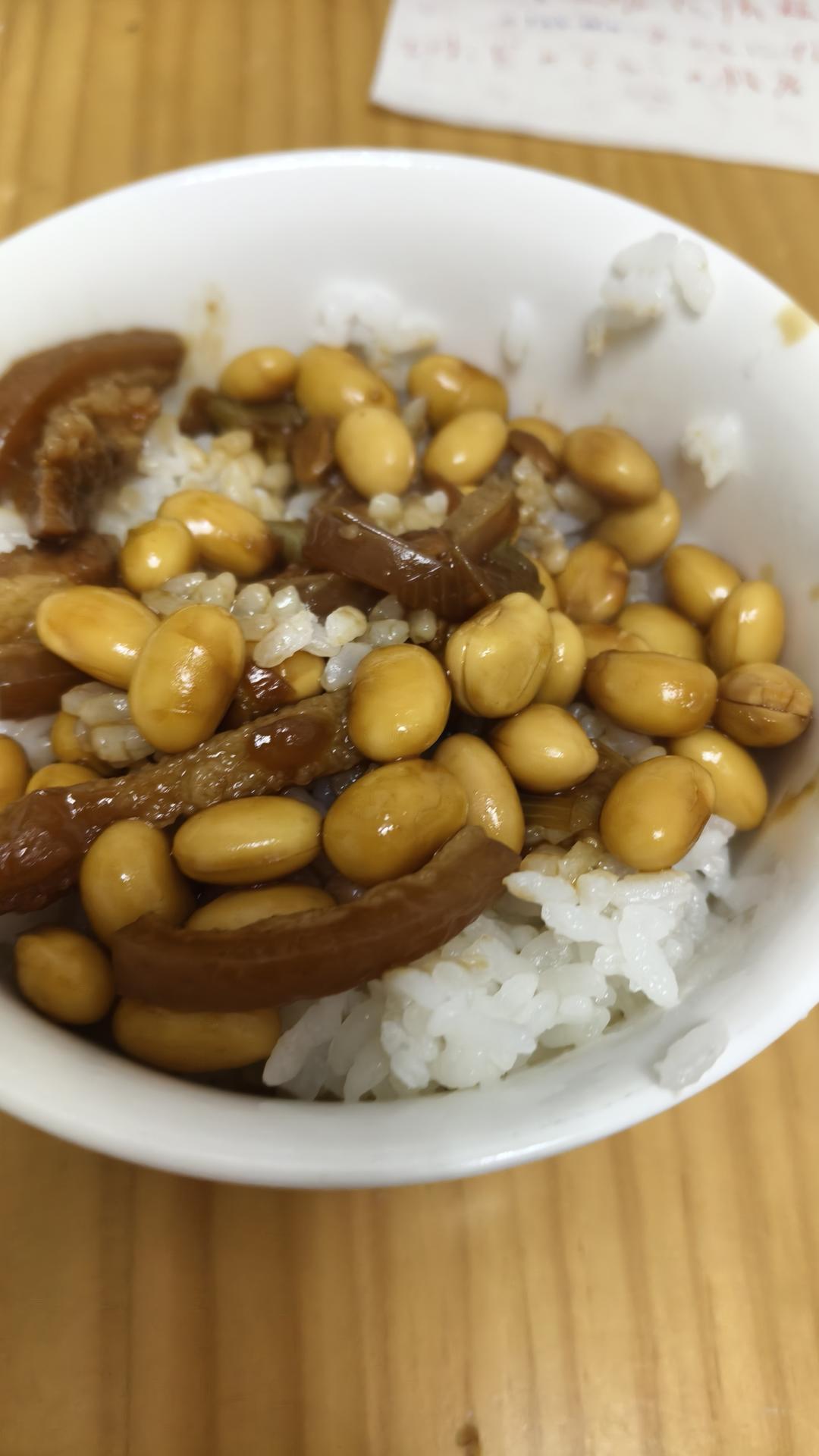 黄豆焖猪皮