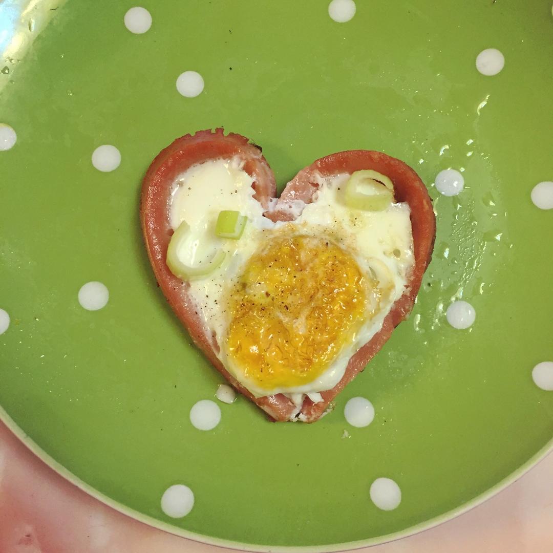 talock做的心形香肠荷包蛋