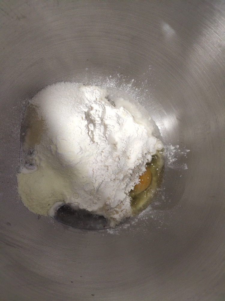 星空流沙软欧包，一口爆浆❤️冷藏发酵或直接法面包，咸蛋黄控必入的做法 步骤7