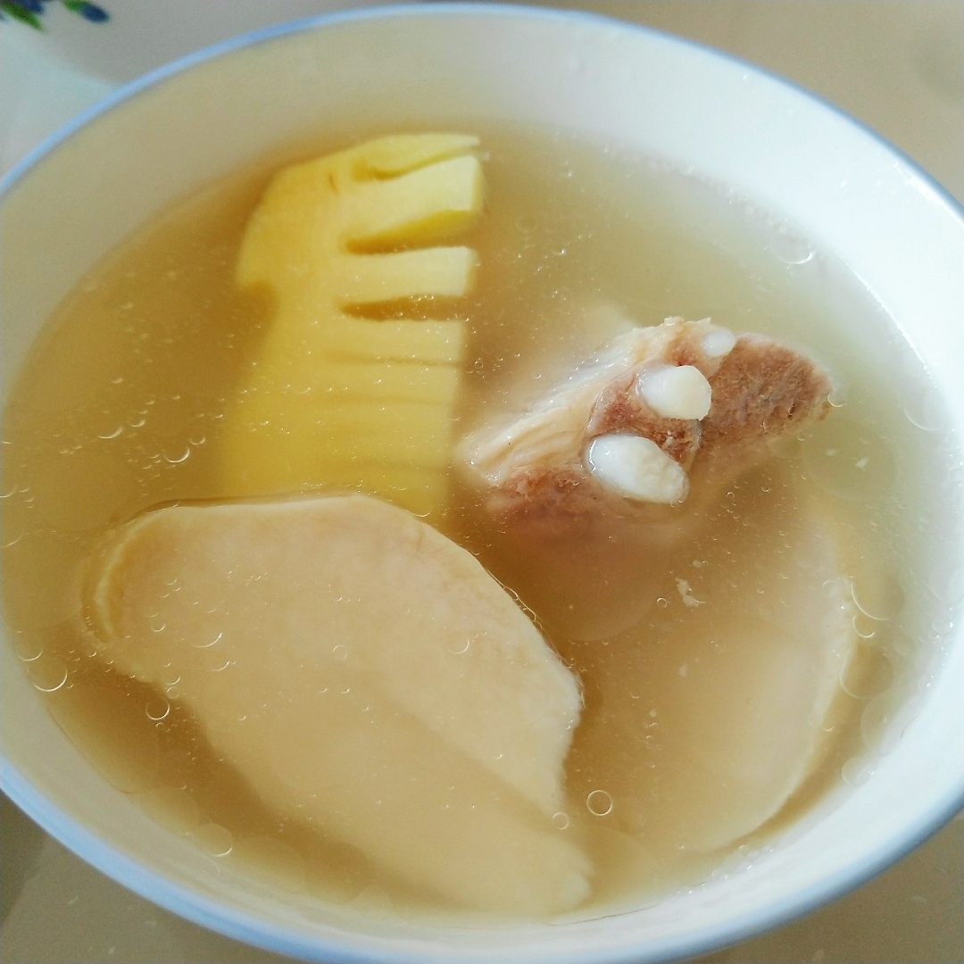 【砂锅】冬笋蘑菇排骨汤的做法