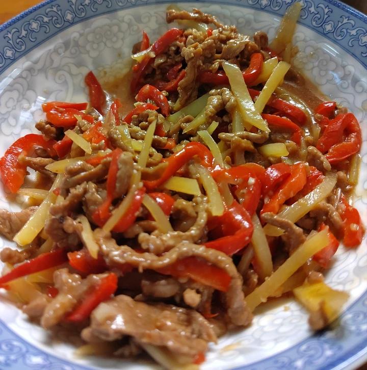 青椒肉丝，这样炒太好吃了。