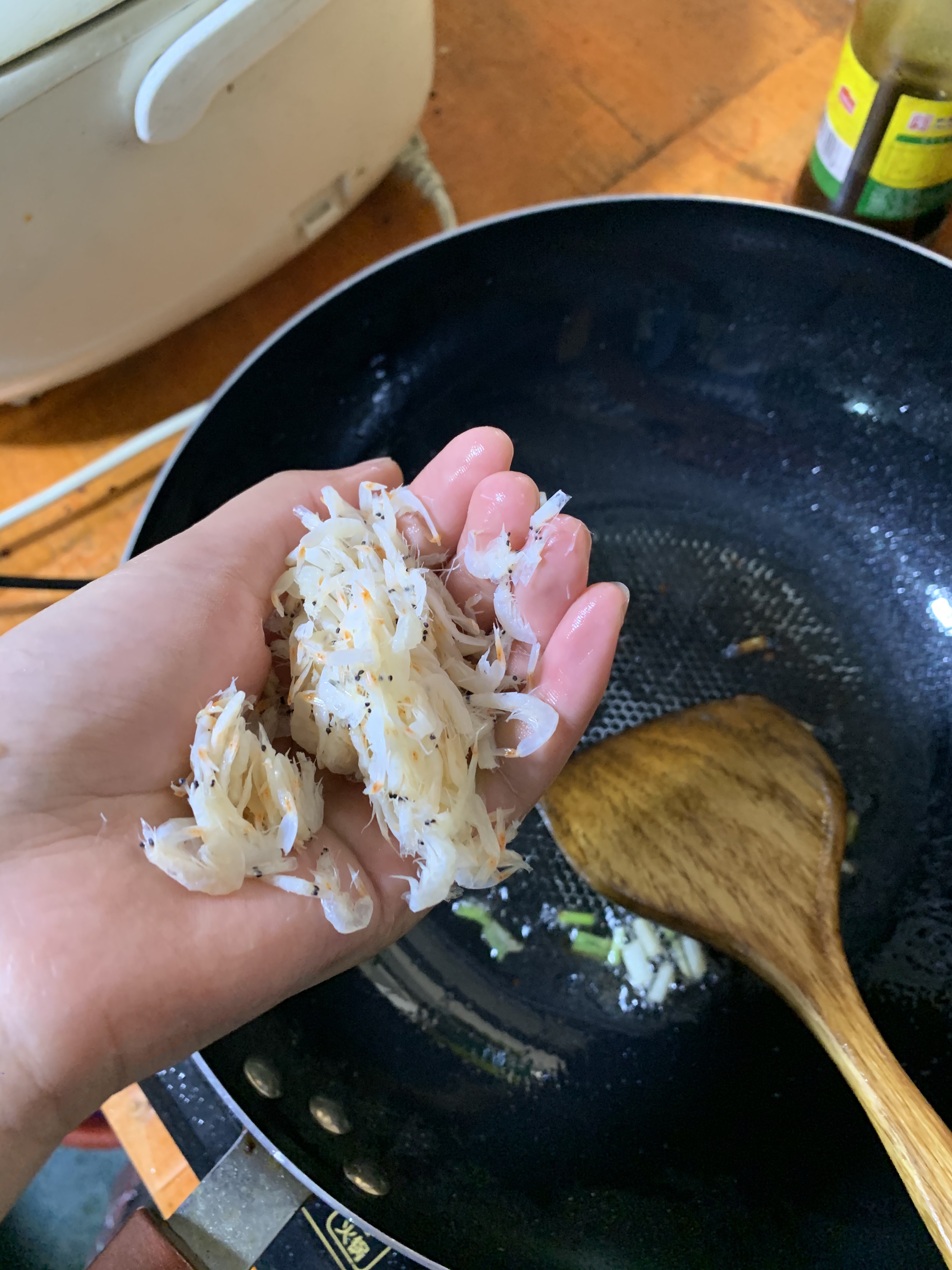 冬瓜炖虾米的做法 步骤3