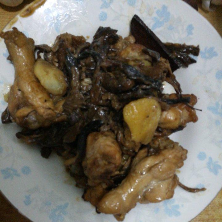鸡腿炖蘑菇