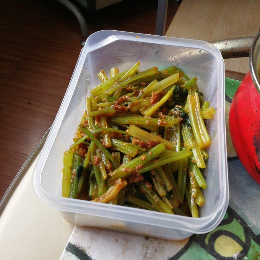 芹菜炒肉