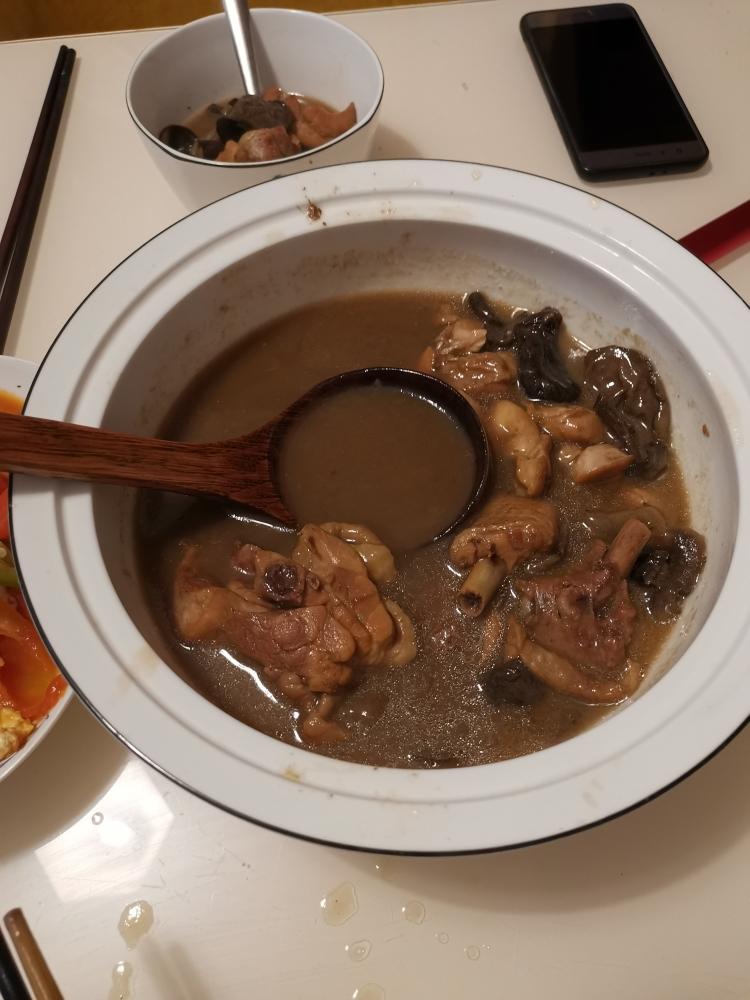 松蘑(粘蘑,黑wo子)炖鸡的做法