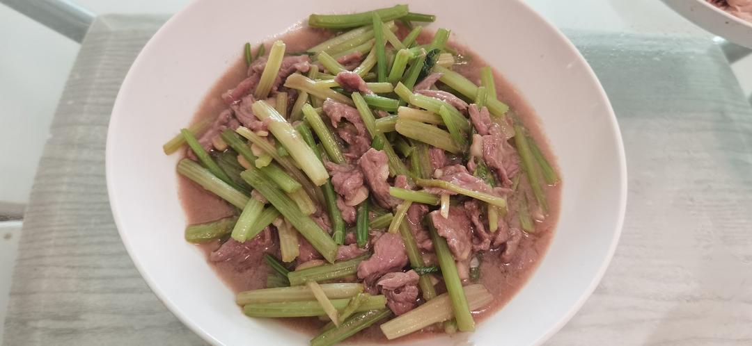 芹菜炒牛肉