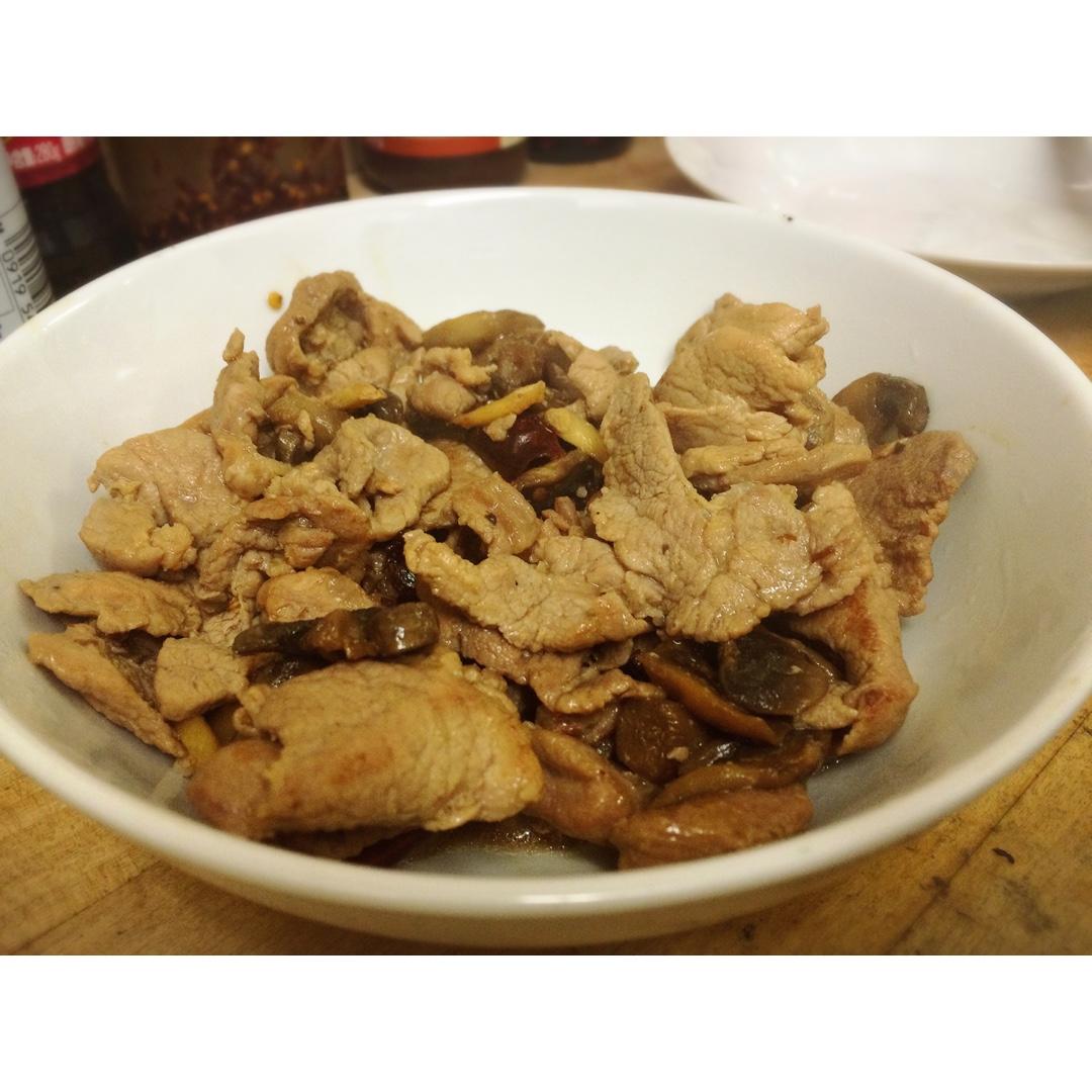 蘑菇炒肉片