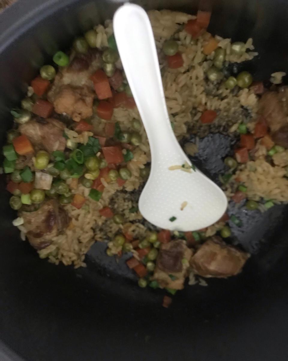【排骨焖饭】