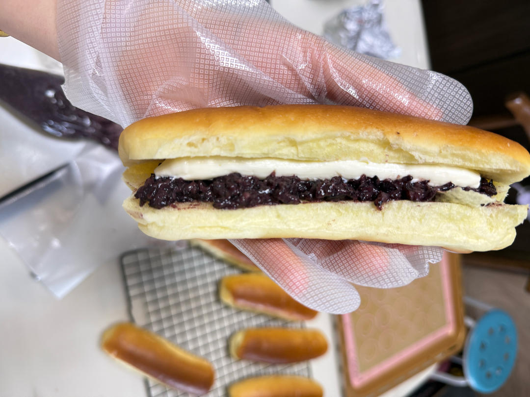 这可能是你吃过最软的「紫米奶酪面包」