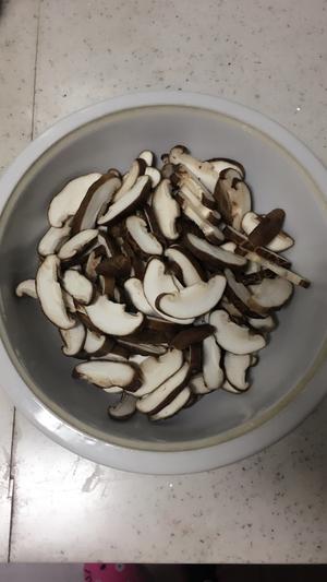 干炸香菇的做法 步骤2
